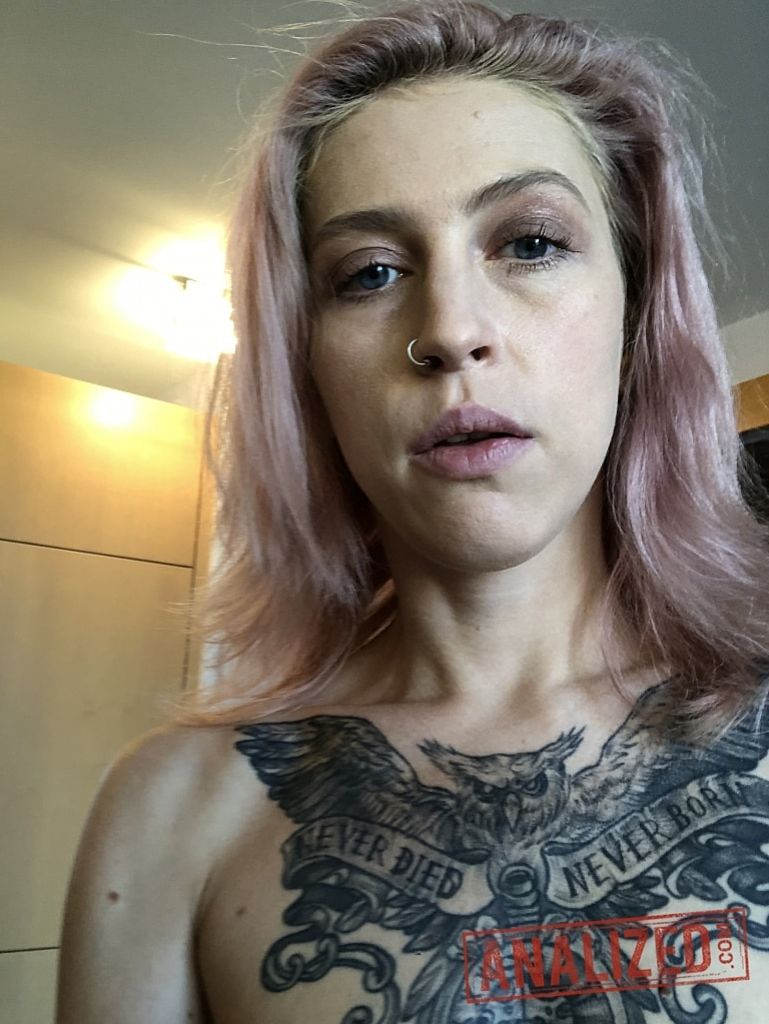 Yara Phoenix: Ass Passed Around By 4 Guys