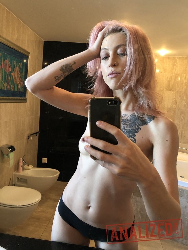 Yara Phoenix: Ass Passed Around By 4 Guys