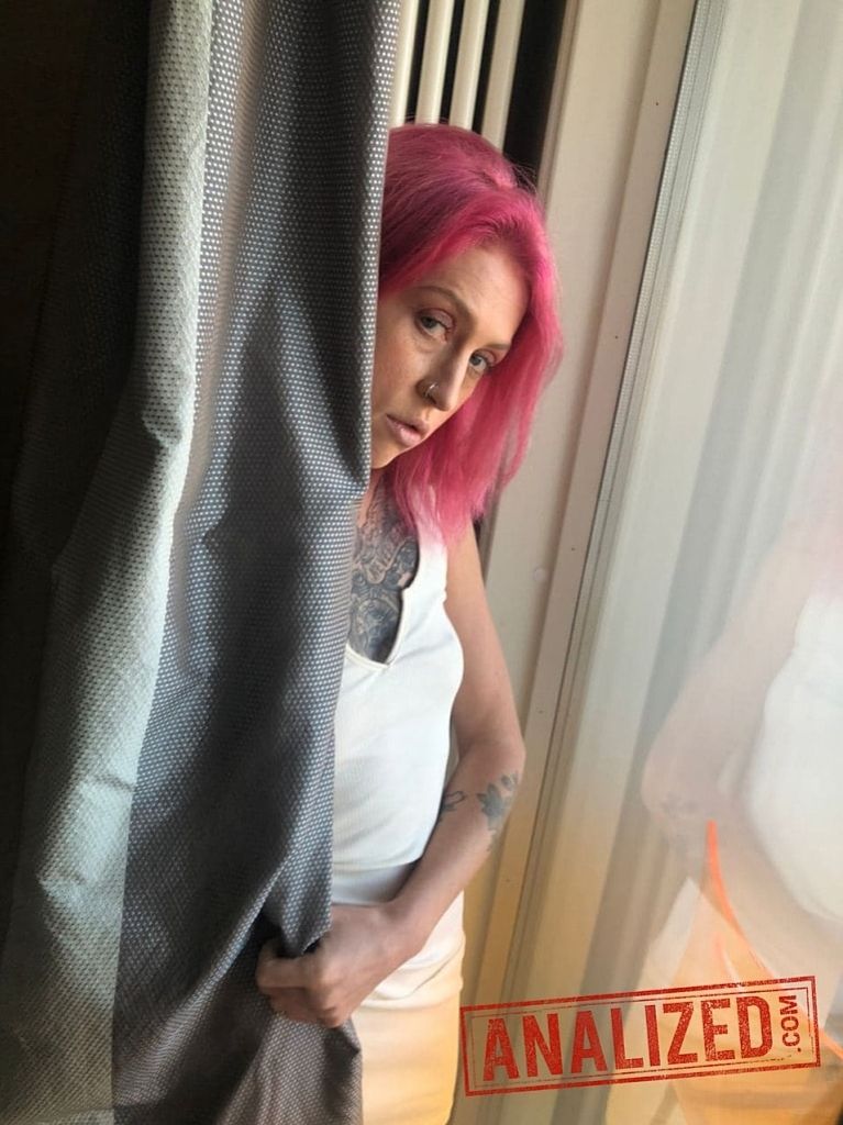 Yara Phoenix: Ass Passed Around By 4 Guys