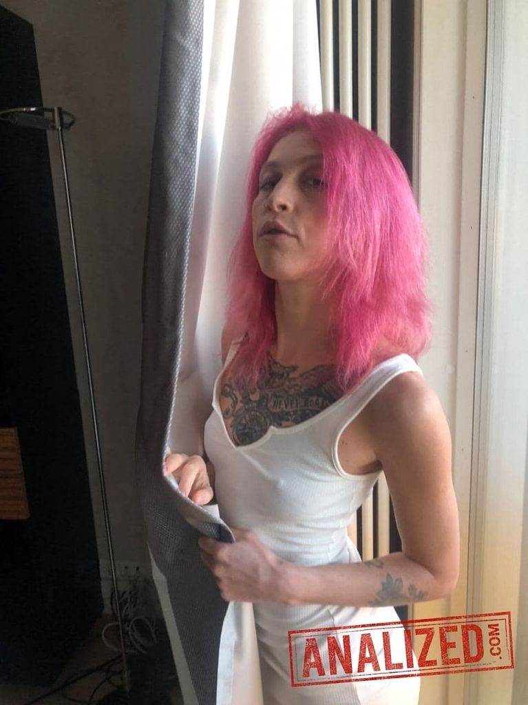 Yara Phoenix: Ass Passed Around By 4 Guys