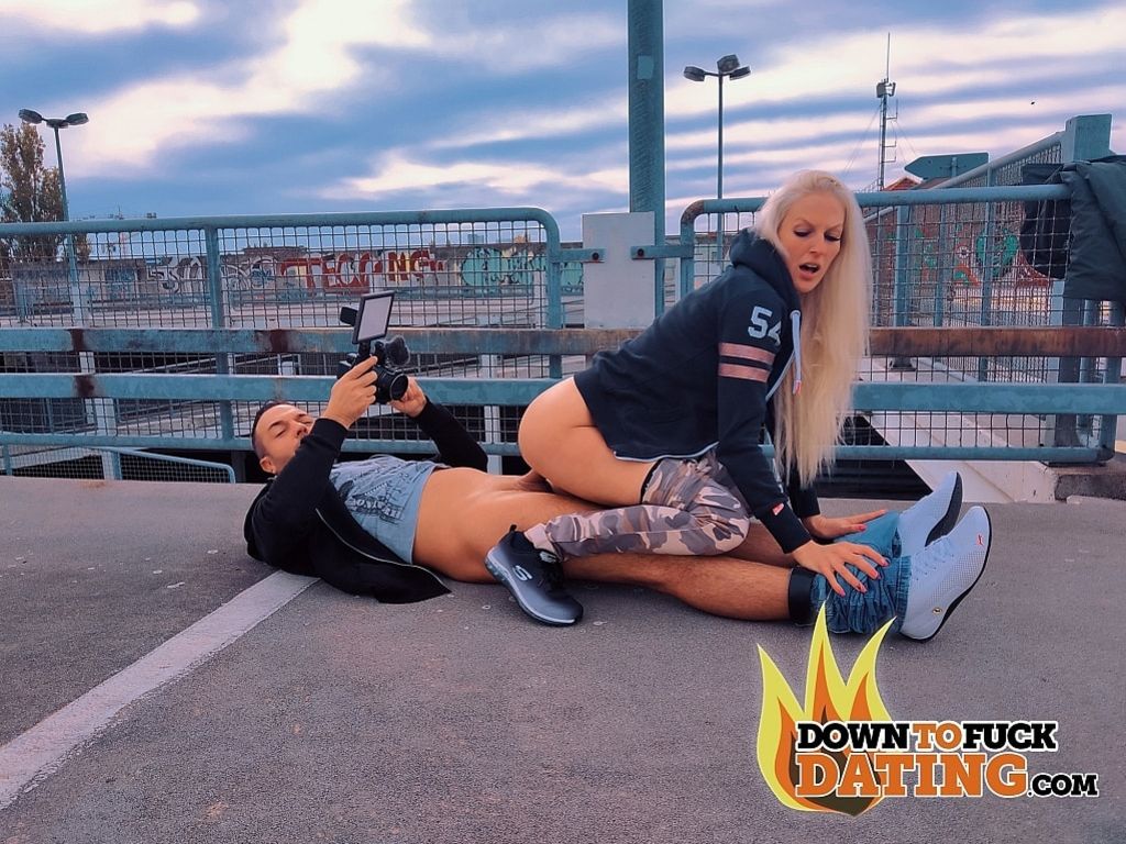 Cam Angel: Public Hookup