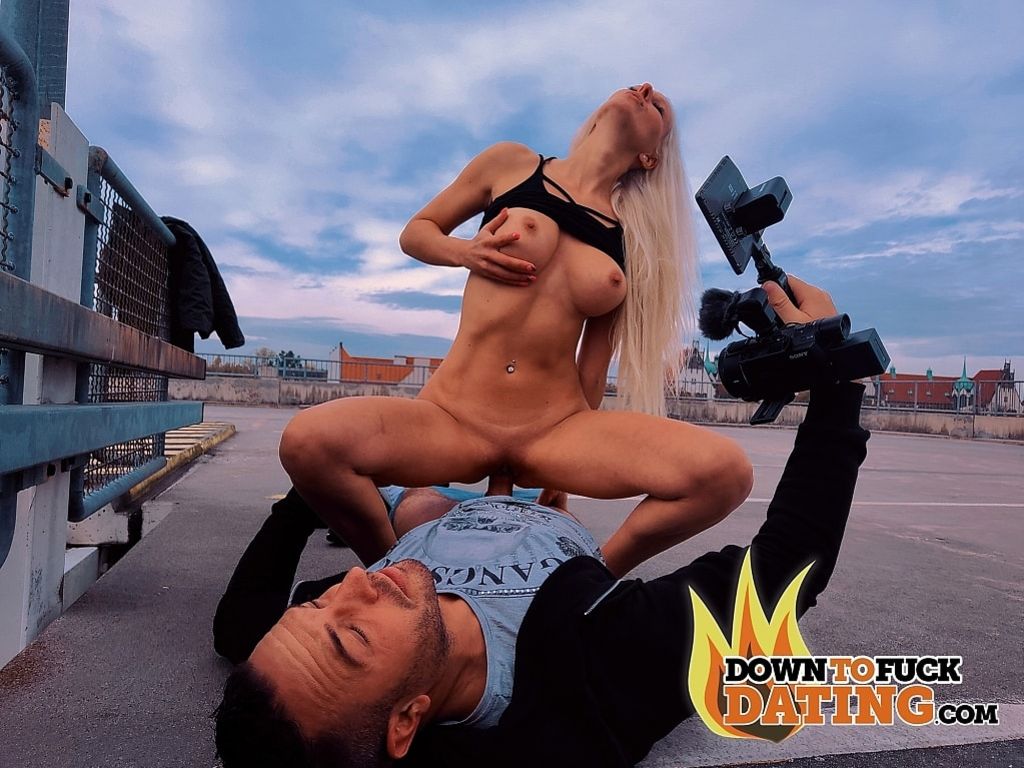 Cam Angel: Public Hookup