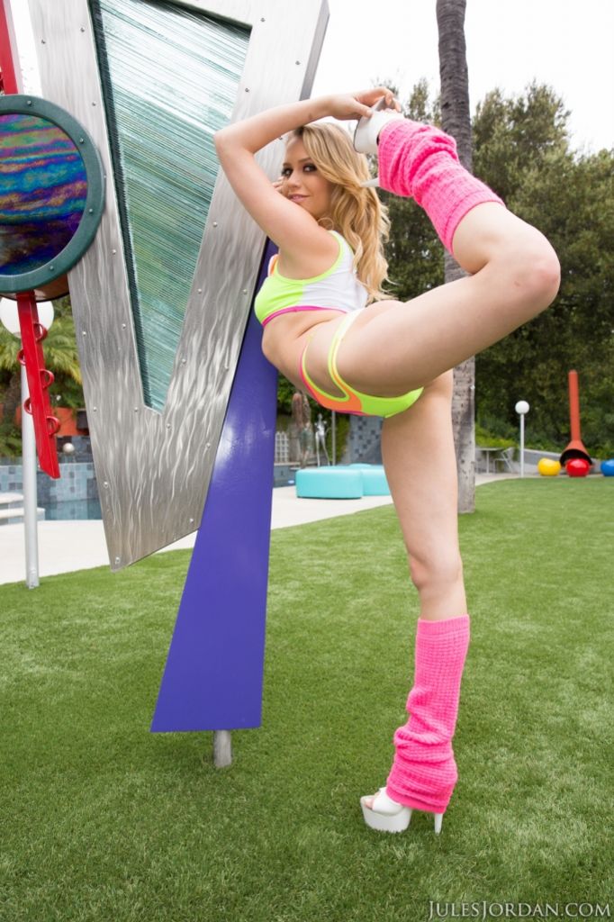Mia Malkova Flexible Gymnast Receives An Anal Creampie
