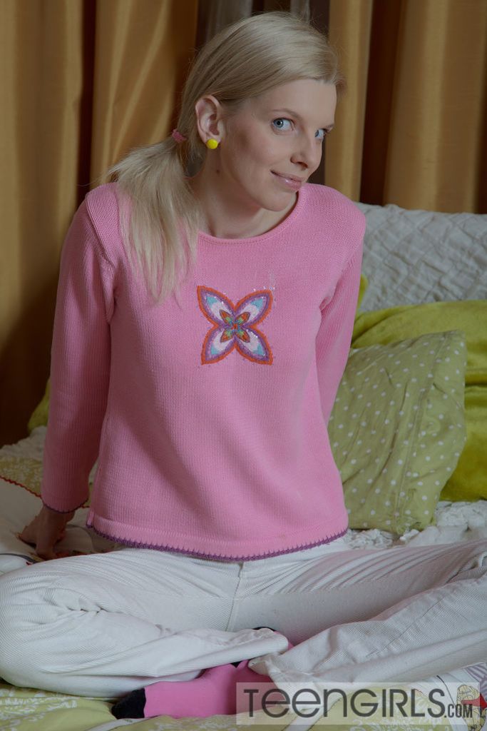 Playful Teen Girl Phoebe Offers Her Asshole to Her BF