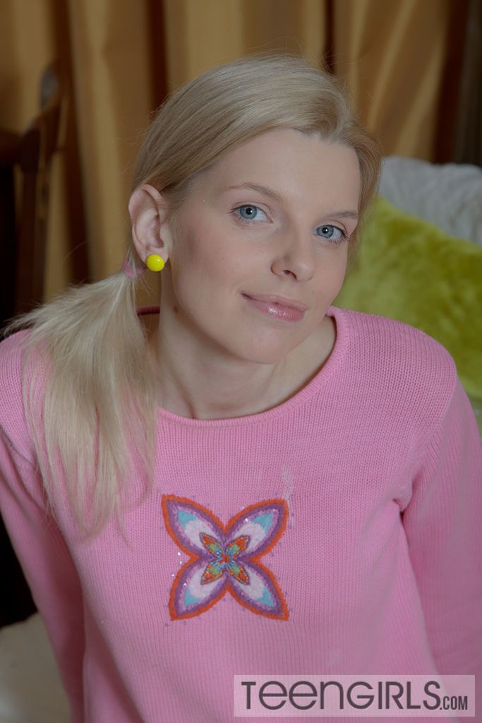 Playful Teen Girl Phoebe Offers Her Asshole to Her BF