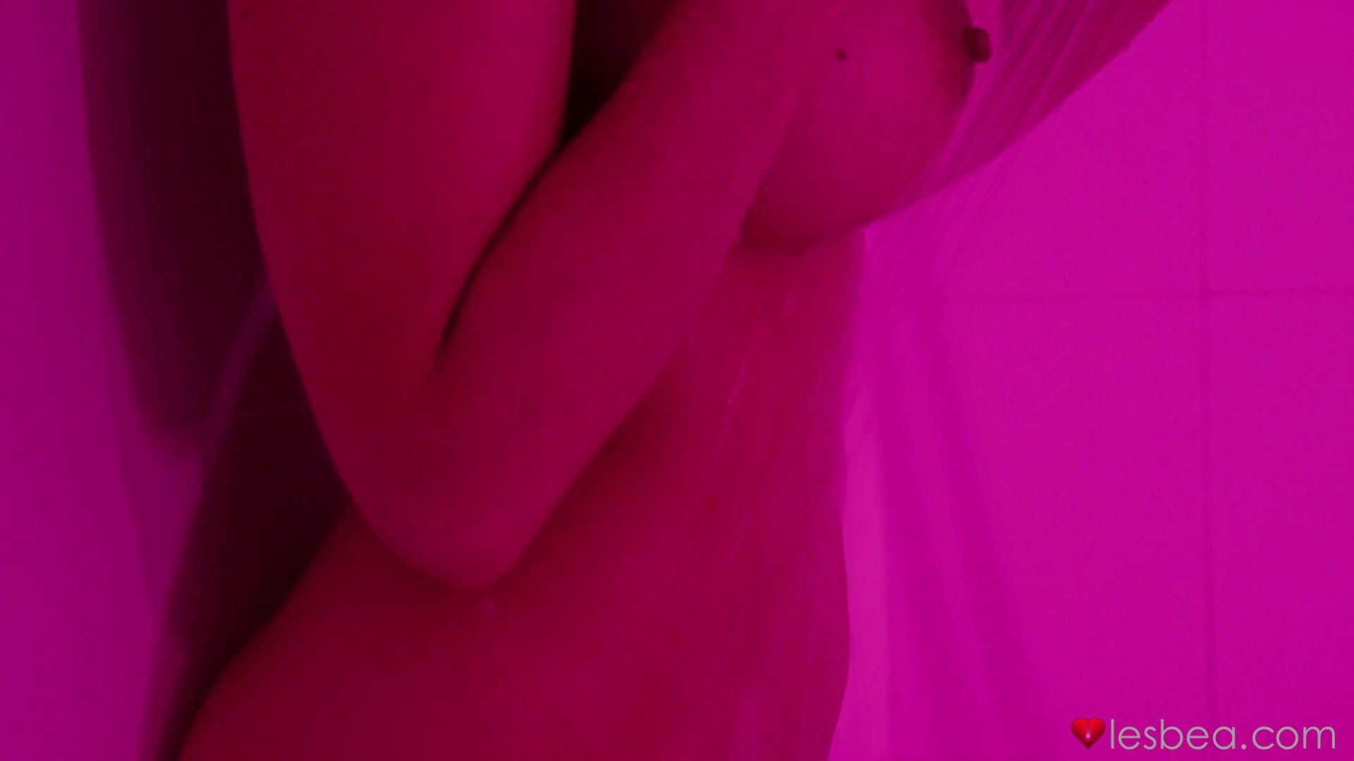 Curvy brunette plays with cute blonde