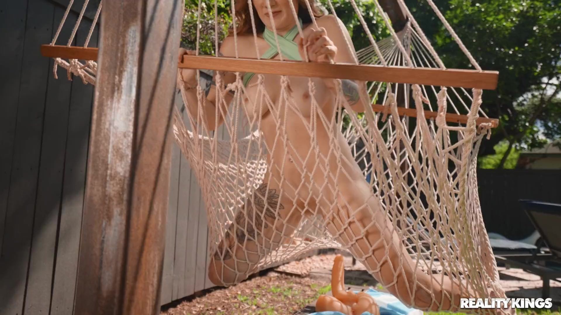 Nosy Neighbor, Hammock Shaker Part 1