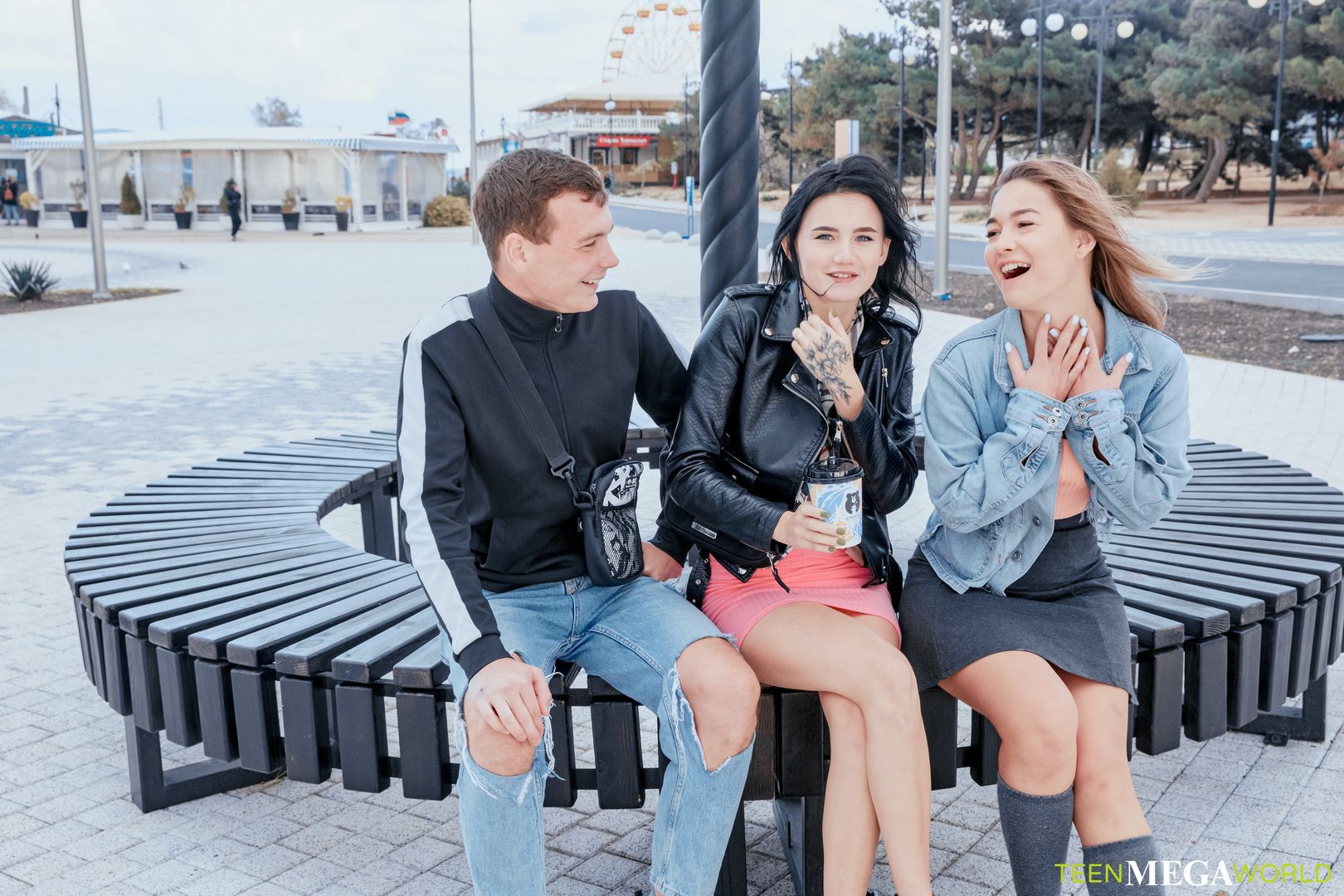 Lad enjoys two bisexual cuties