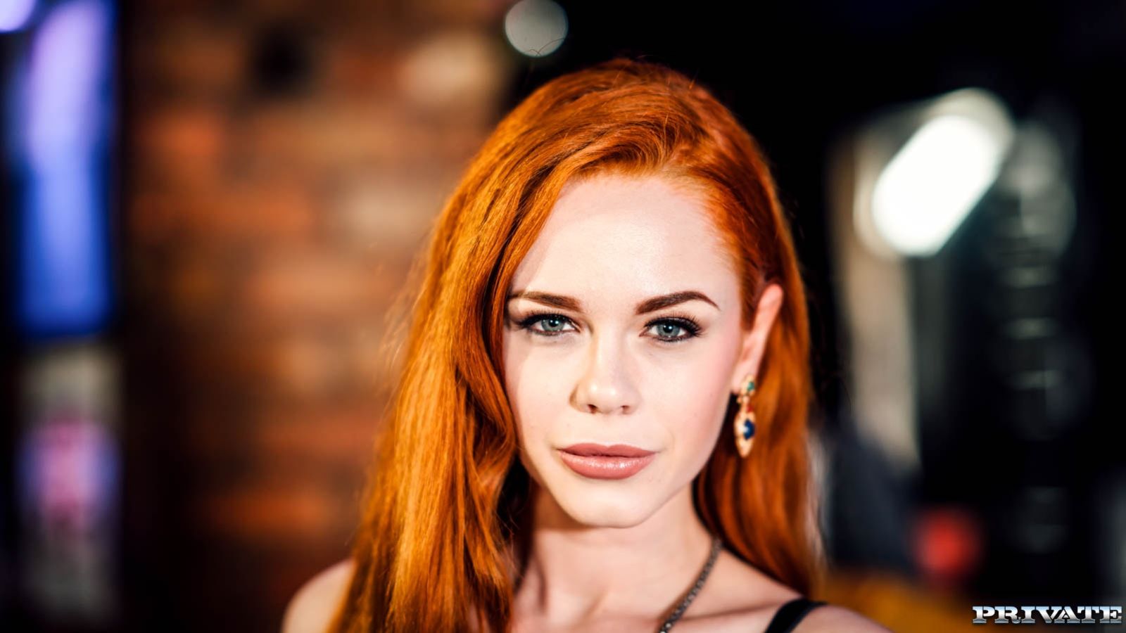 Swinger Ella Hughes Takes a Facial at the Bar