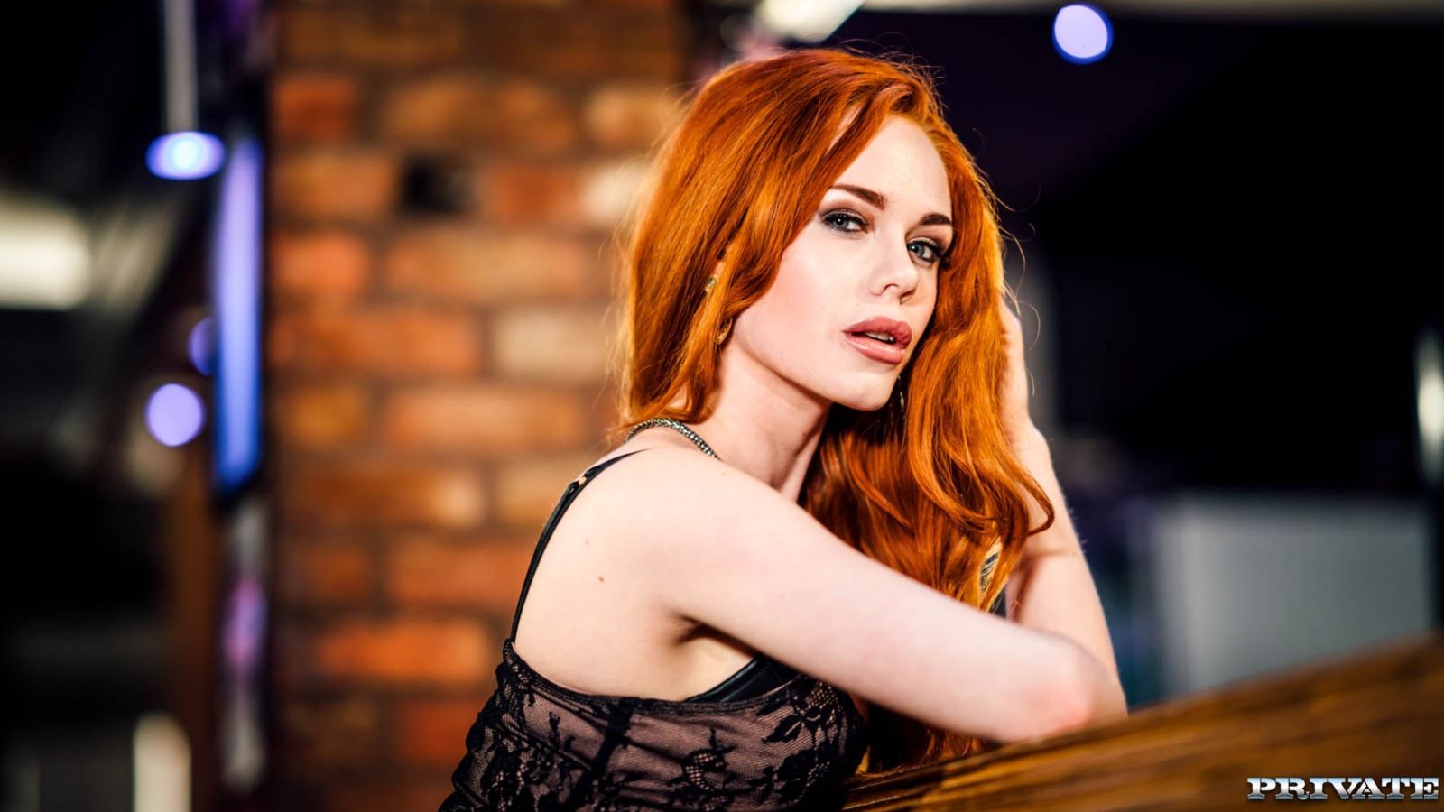 Swinger Ella Hughes Takes a Facial at the Bar