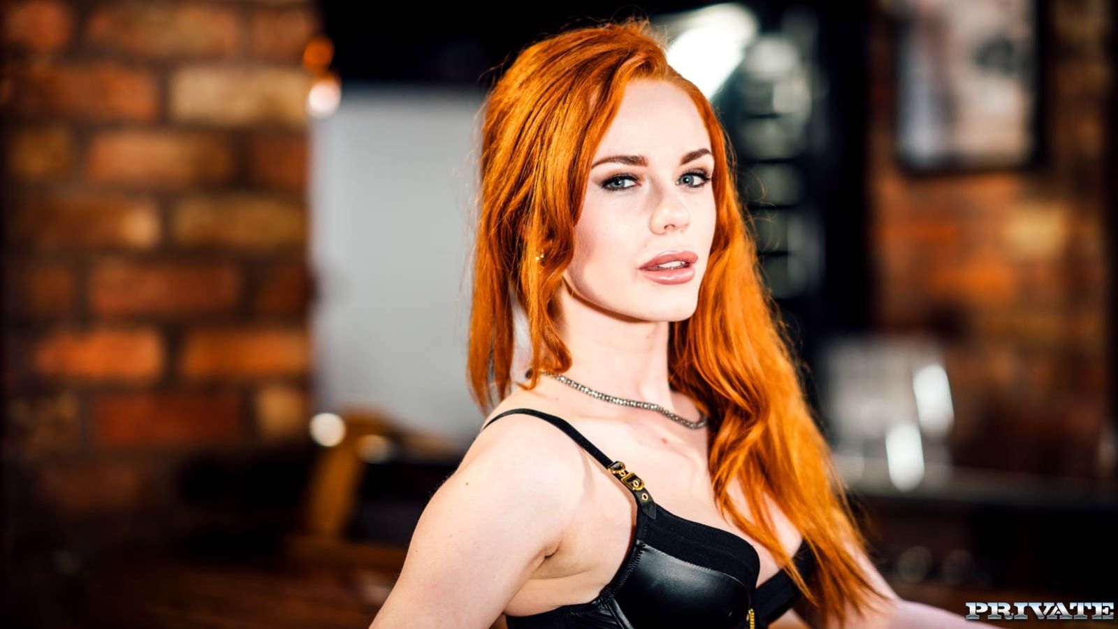 Swinger Ella Hughes Takes a Facial at the Bar