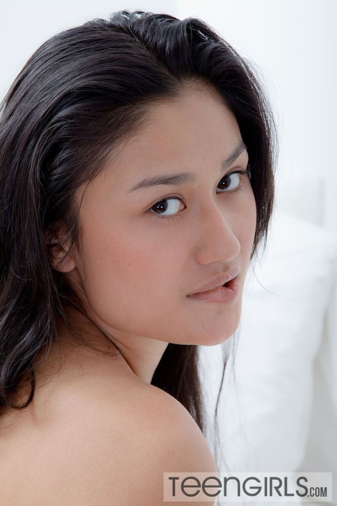 Young Asian Teen Discovers How to Use Vibrator