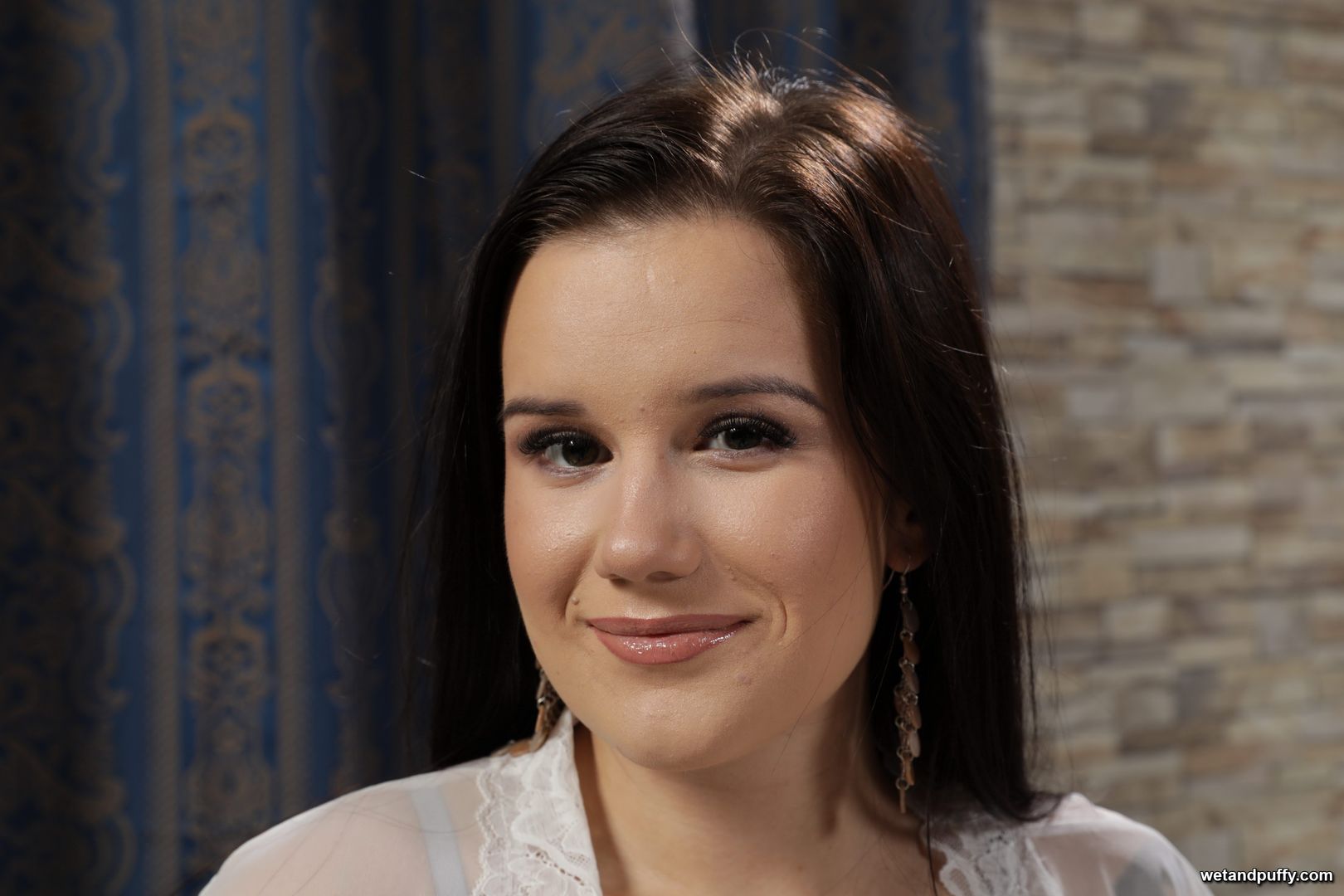LITTLE ELIS — PETITE PUSSY PLAY
