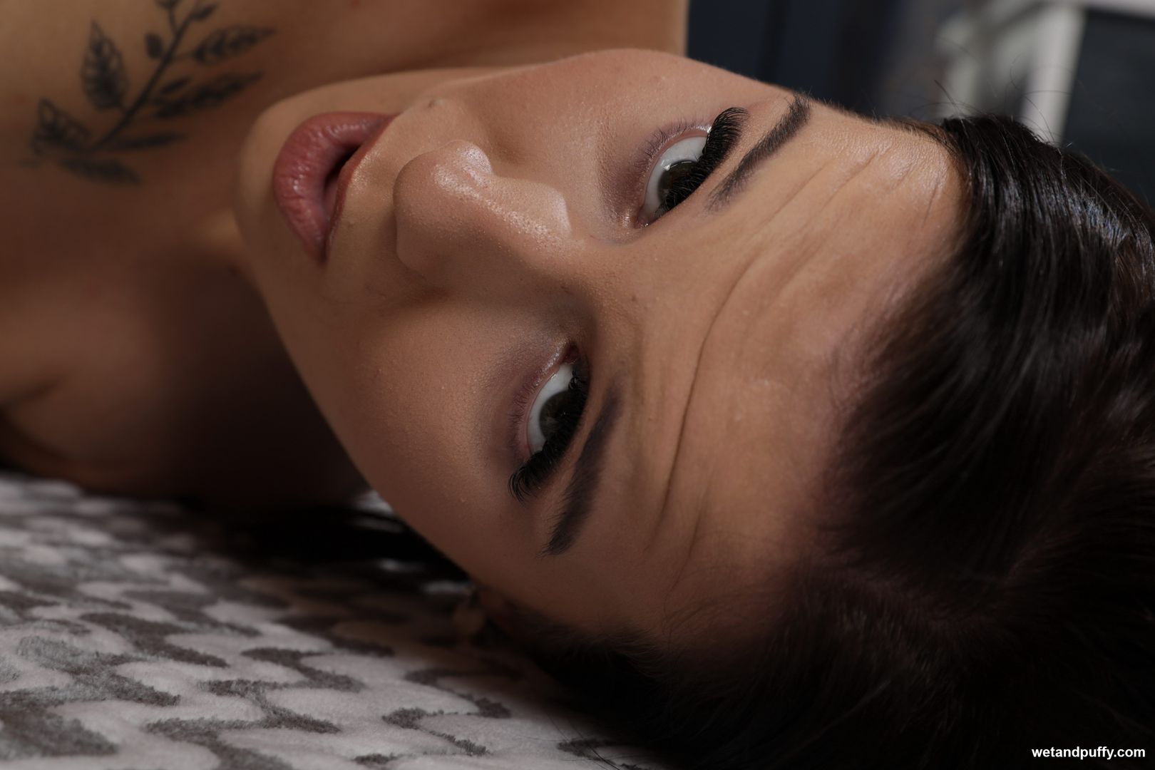 LITTLE ELIS — PETITE PUSSY PLAY