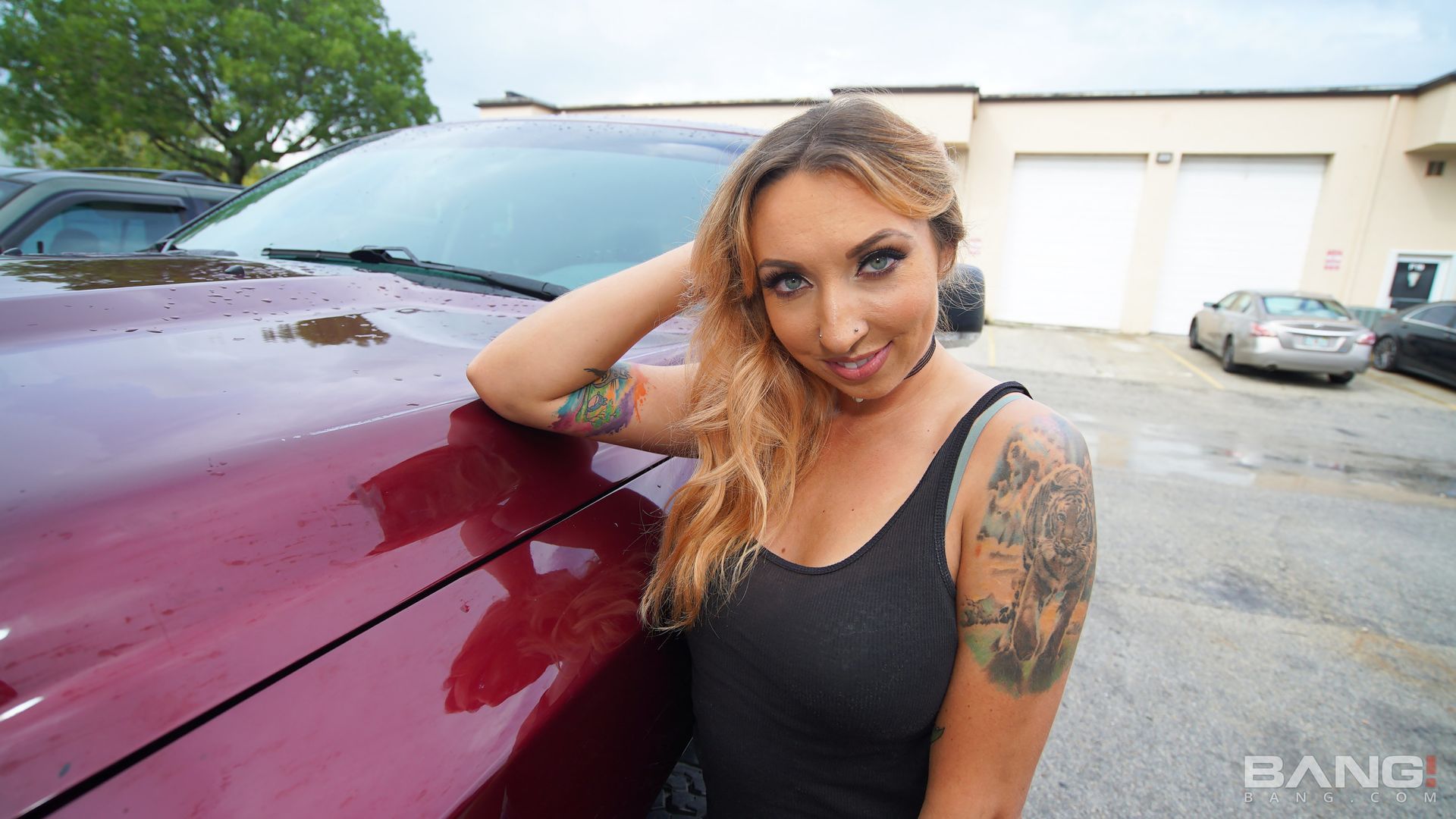 Daisie Belle Gets Her Truck And Her Pussy Lifted To New Heights
