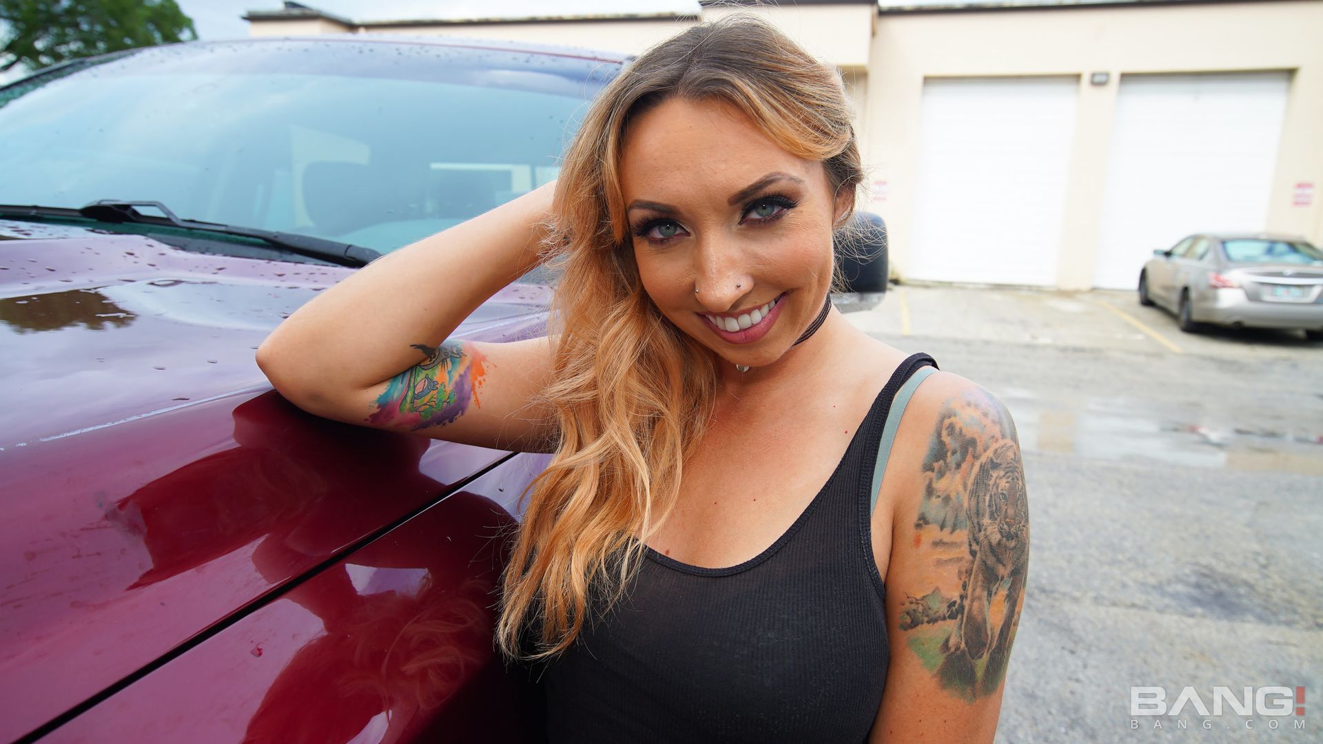 Daisie Belle Gets Her Truck And Her Pussy Lifted To New Heights