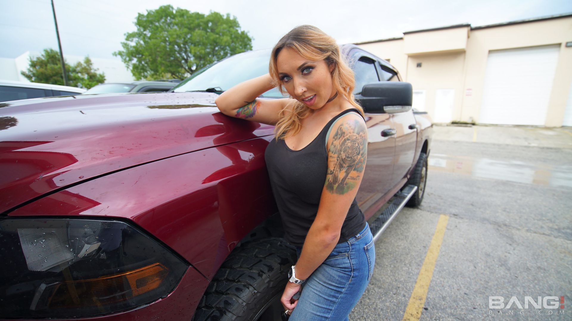 Daisie Belle Gets Her Truck And Her Pussy Lifted To New Heights