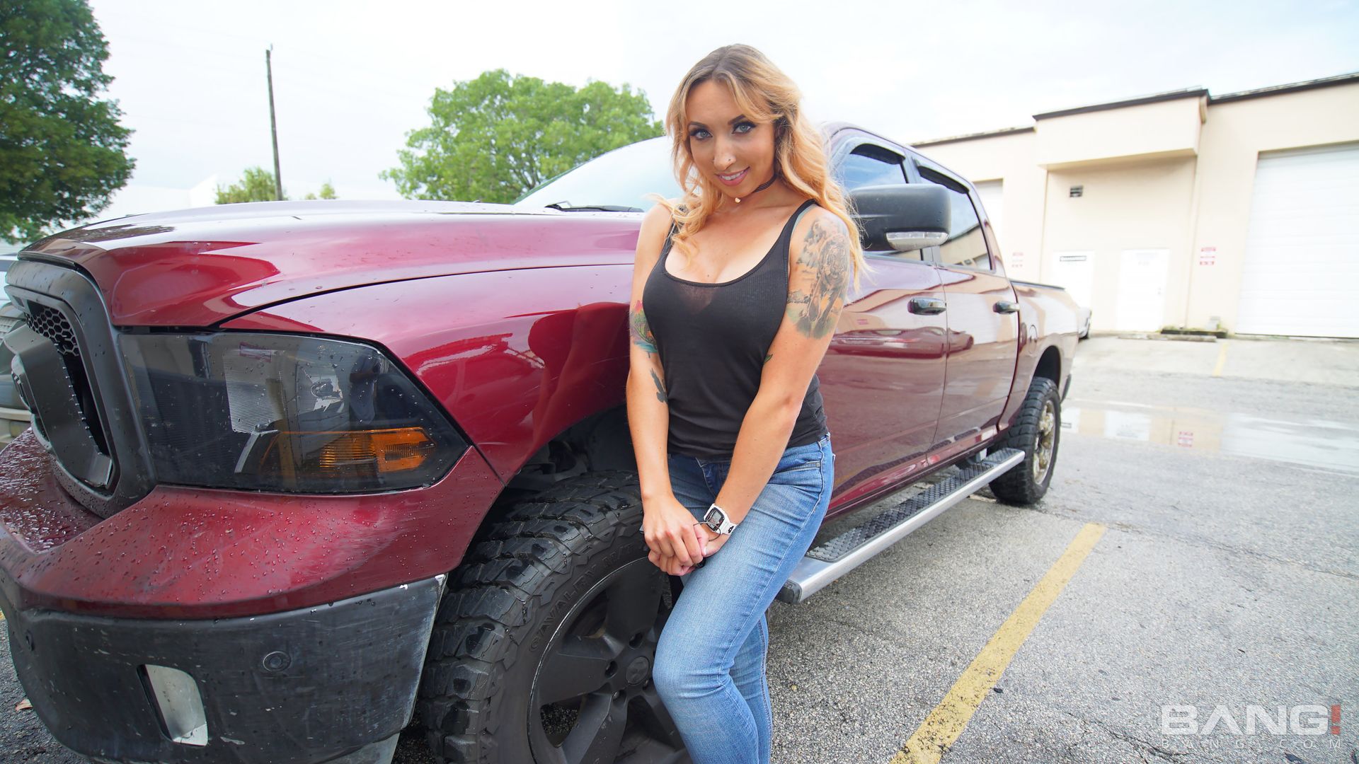 Daisie Belle Gets Her Truck And Her Pussy Lifted To New Heights
