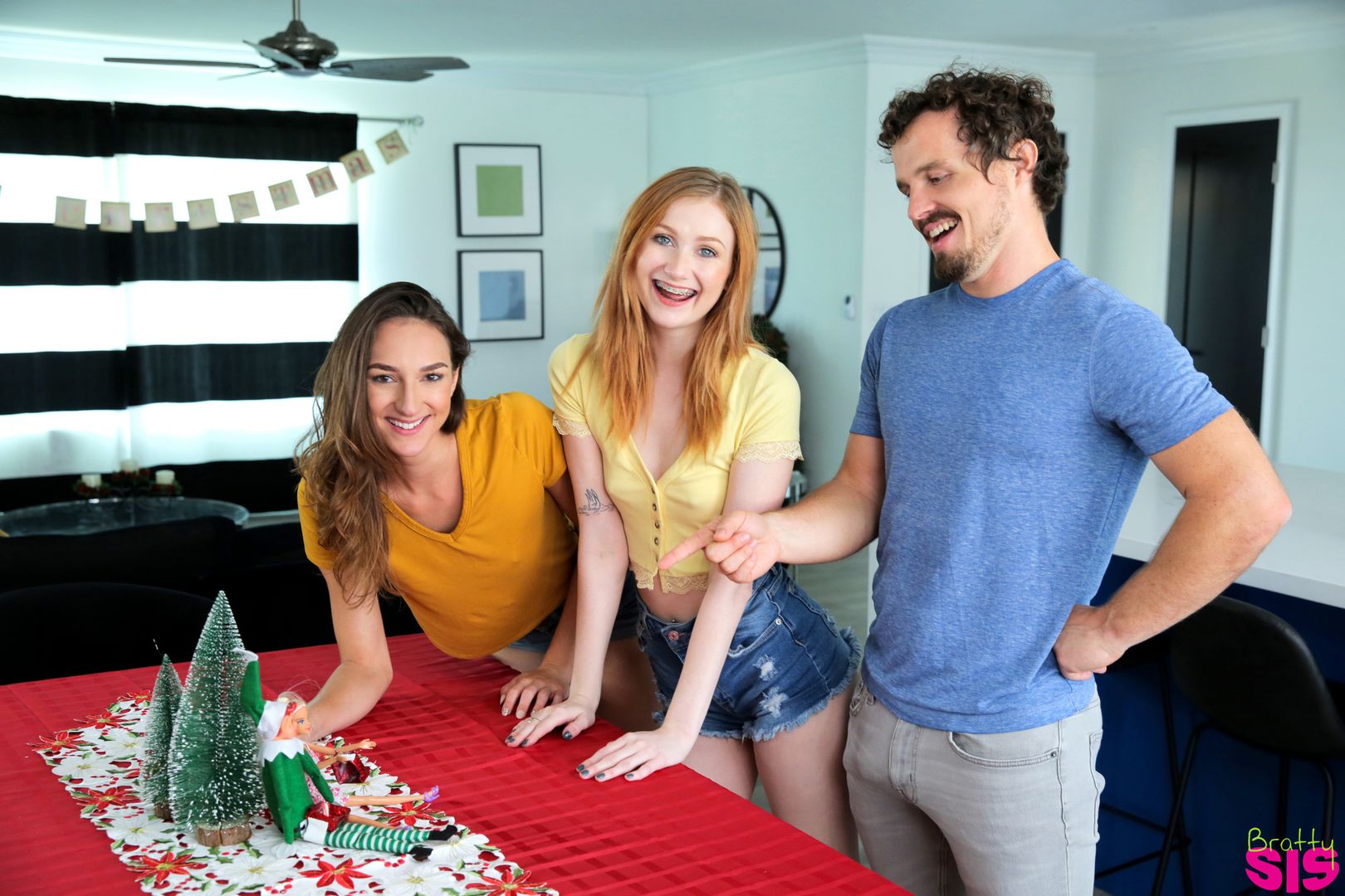 If My Stepsister Was A Christmas Elf - S21:E1