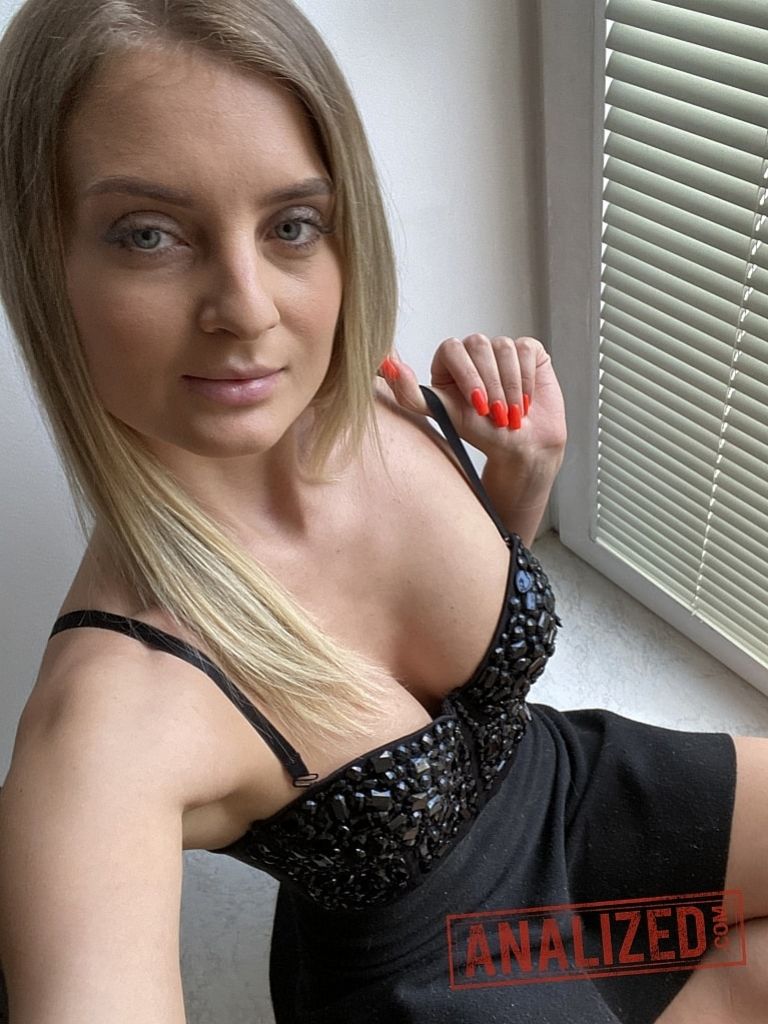 Imanuela: DP Anal And So Much Cum!