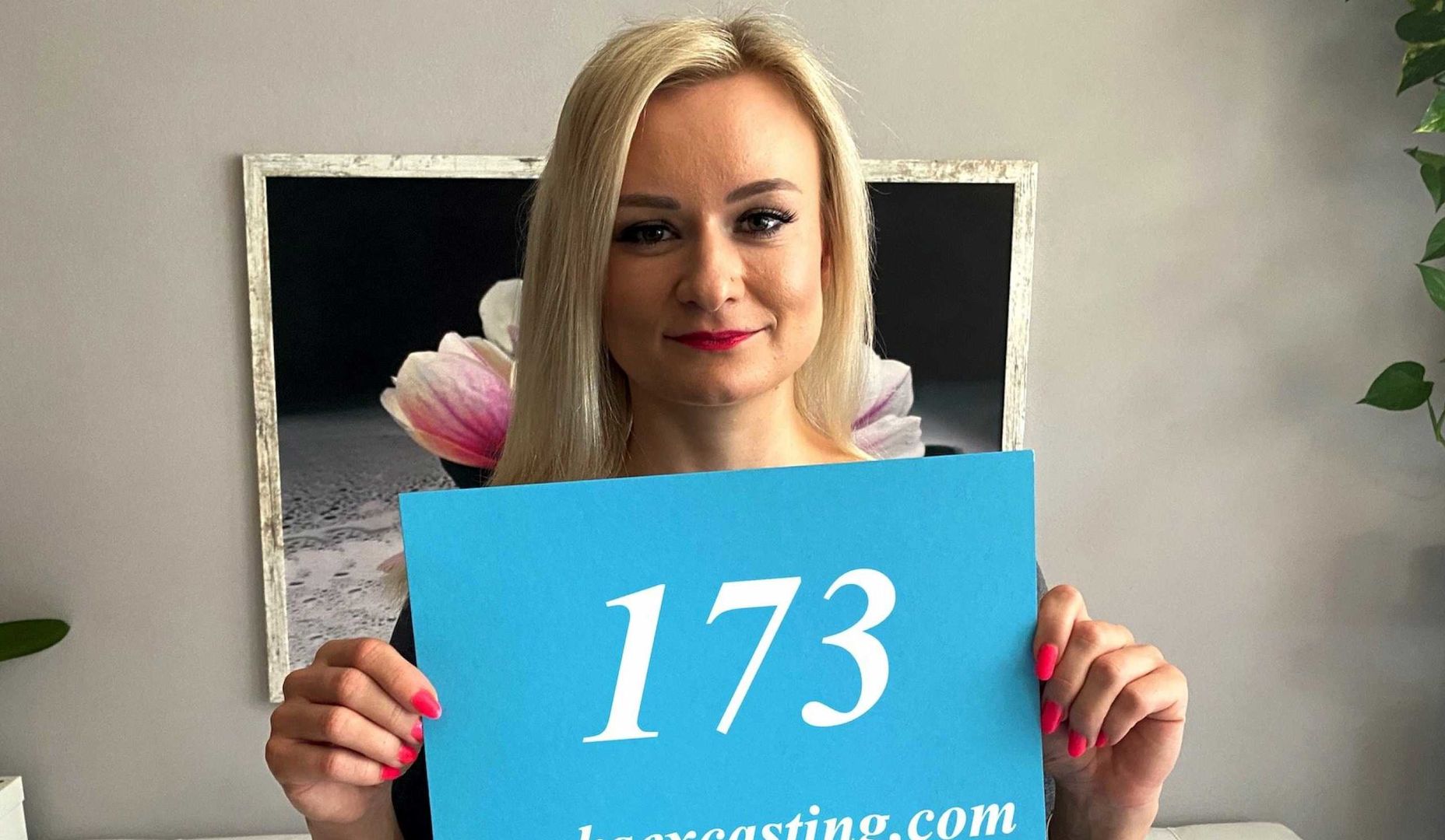 Highly fuckable blonde in casting