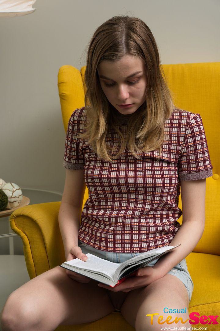 FUCKING A CUTE TEENY READER