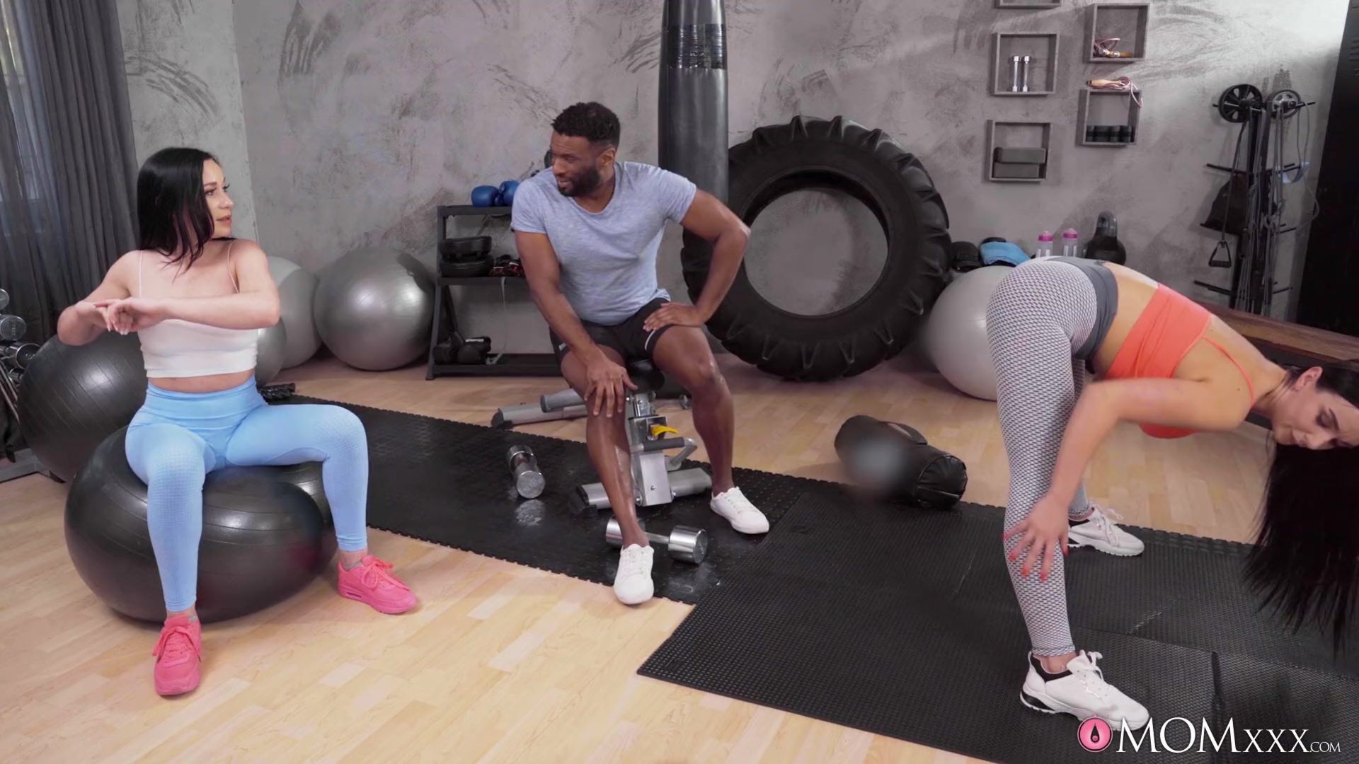Interracial threesome with gym MILF