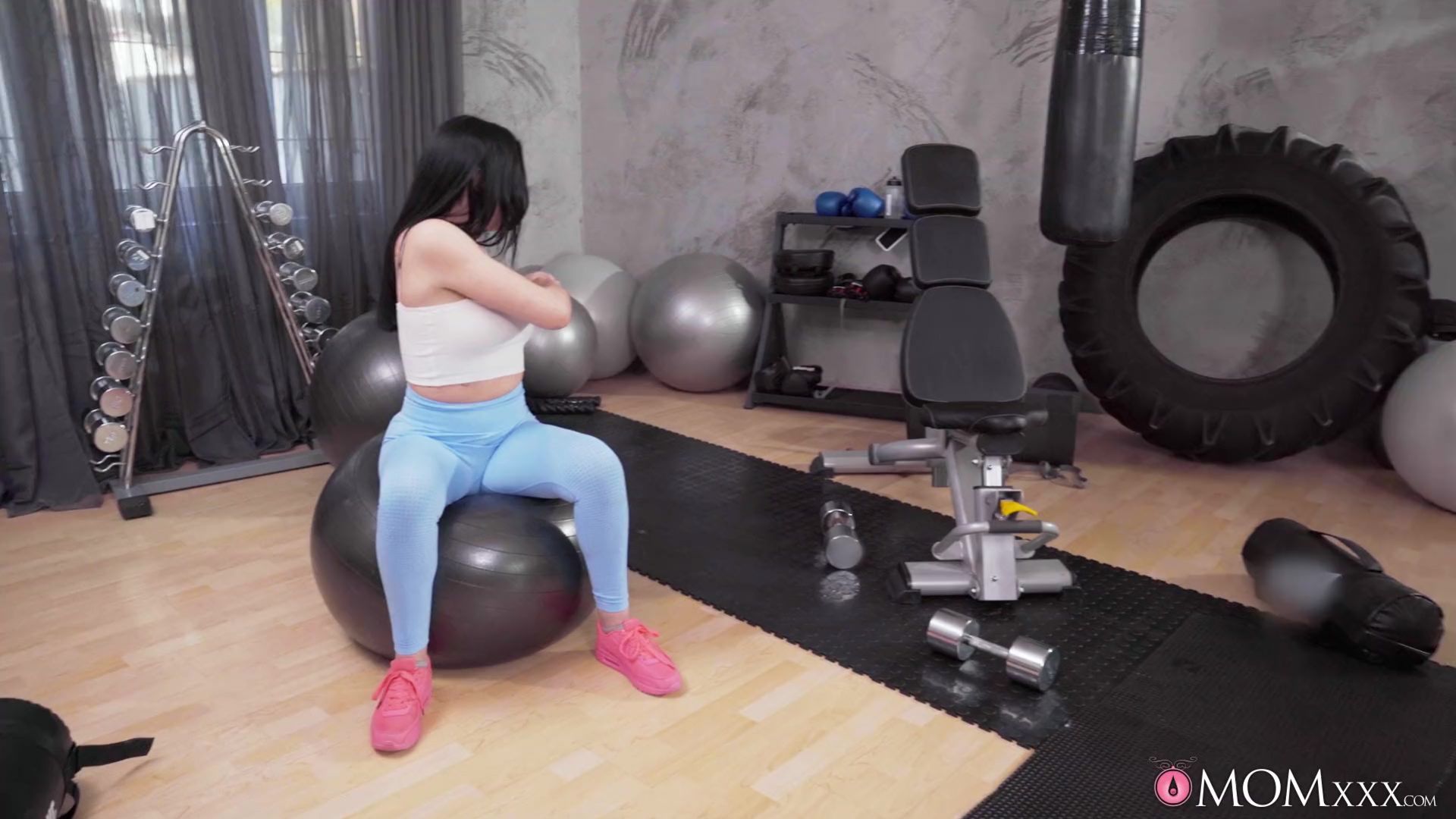 Interracial threesome with gym MILF