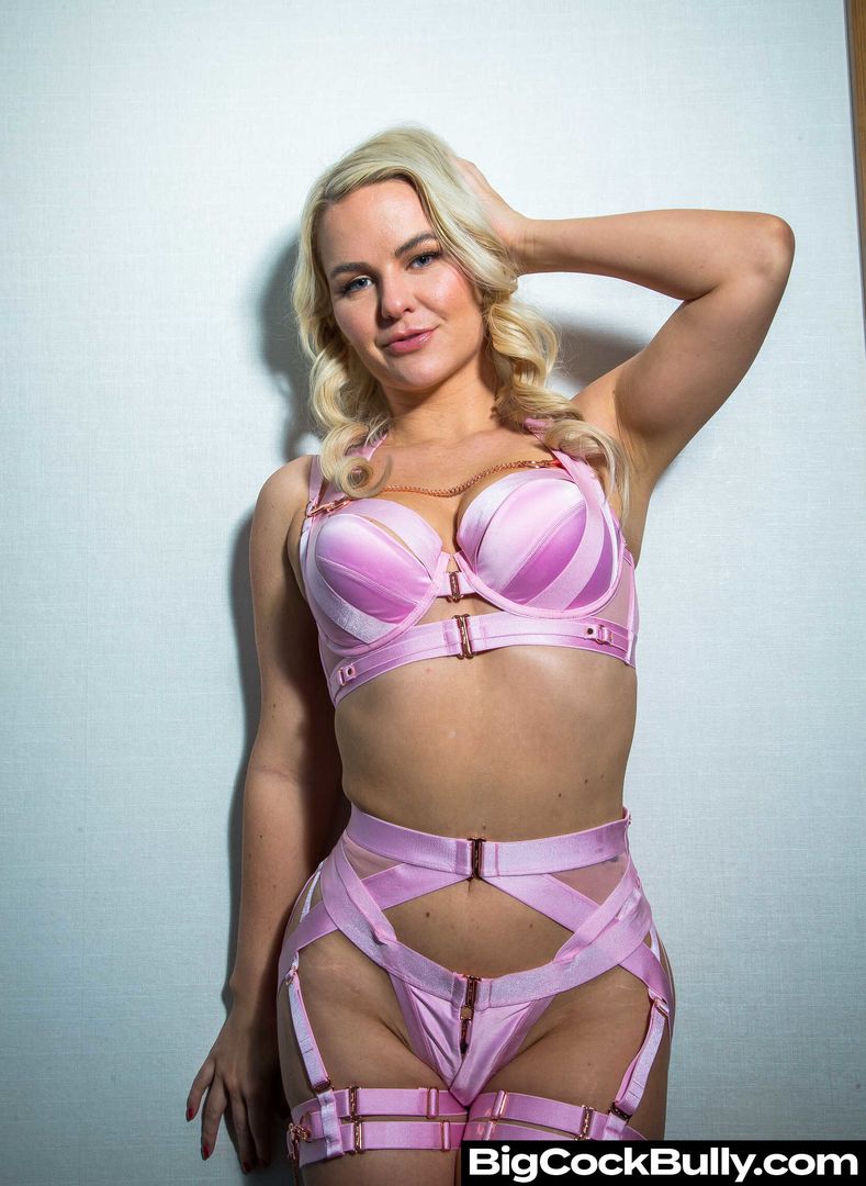 Slimthick Vic takes big black dick to save husband's job