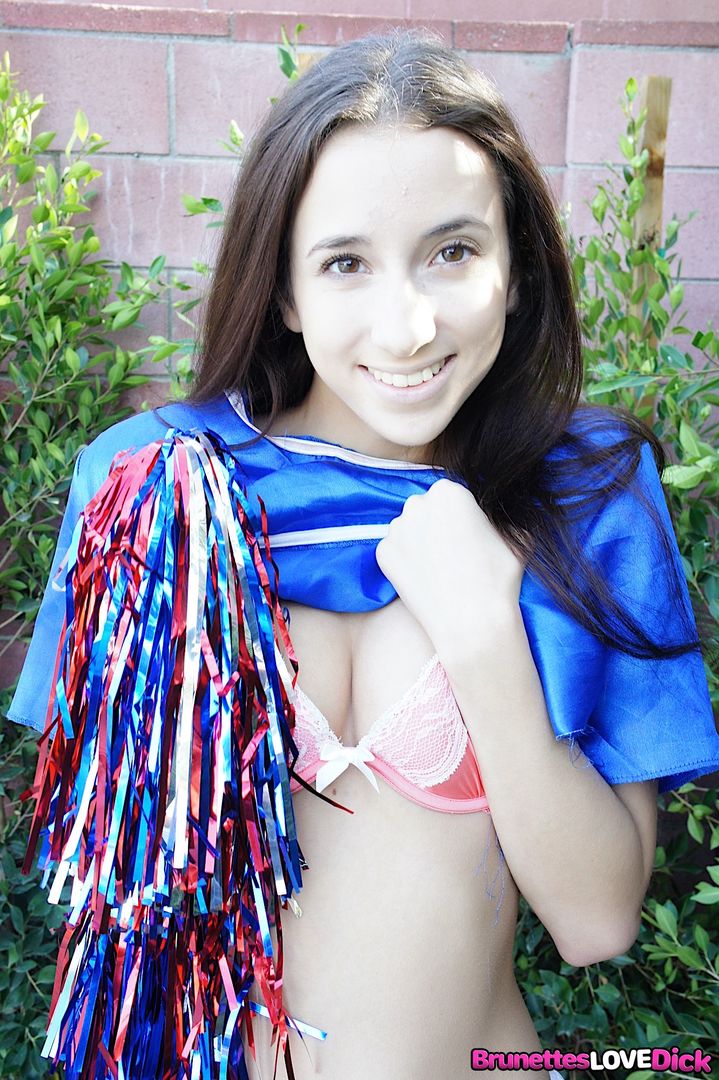 Sweet Sexy Cheerleader Bella Gives Her All