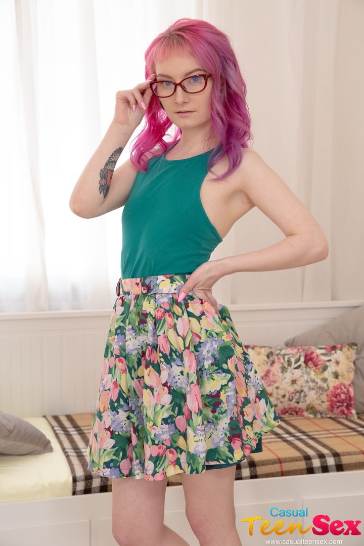 PINK-HAIRED TEENY ASSFUCKED