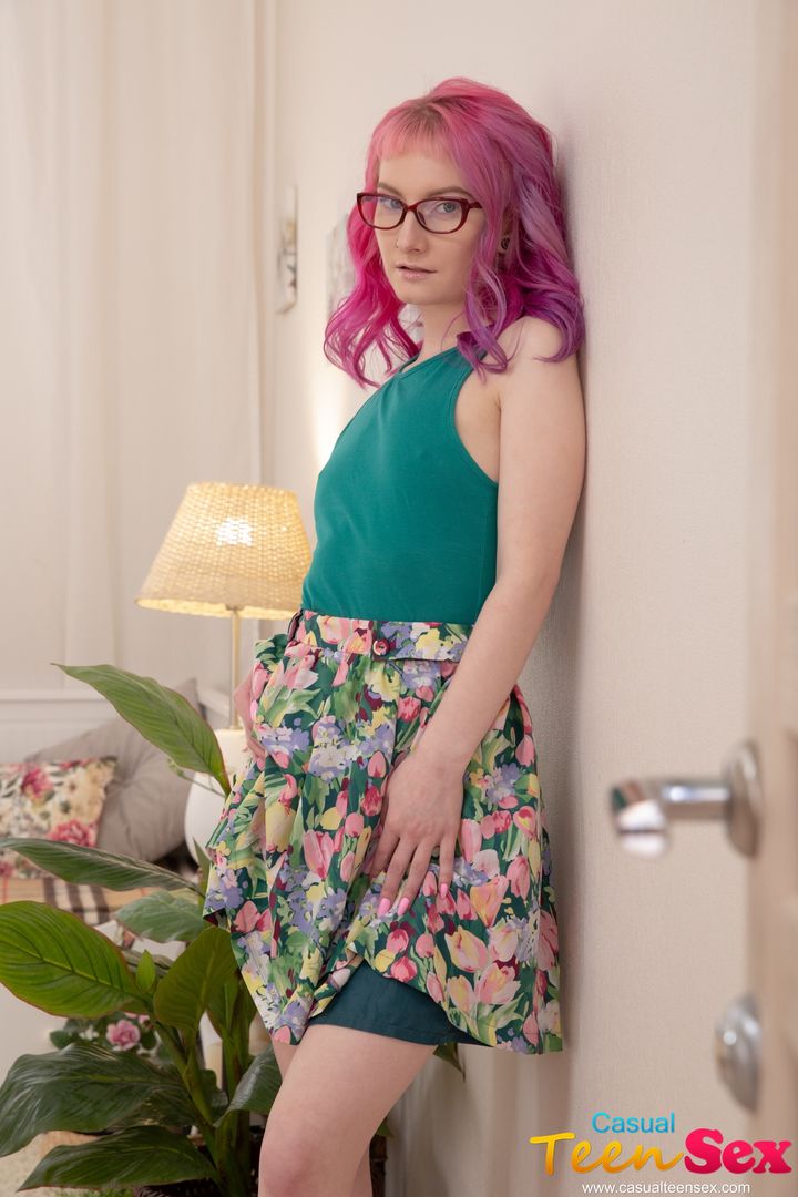PINK-HAIRED TEENY ASSFUCKED