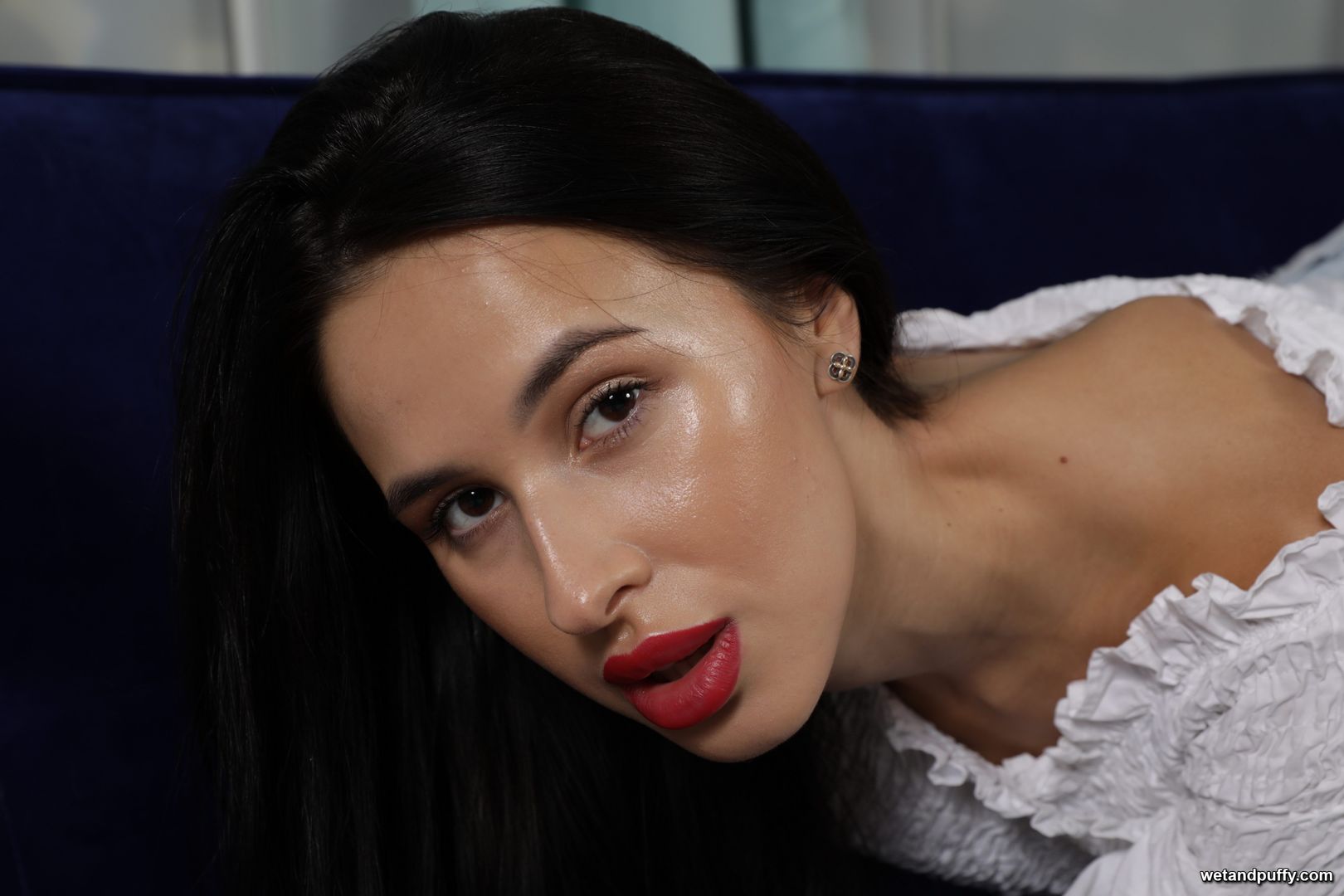 ALYSSA BOUNTY — CUTIE GETS CLAMPED