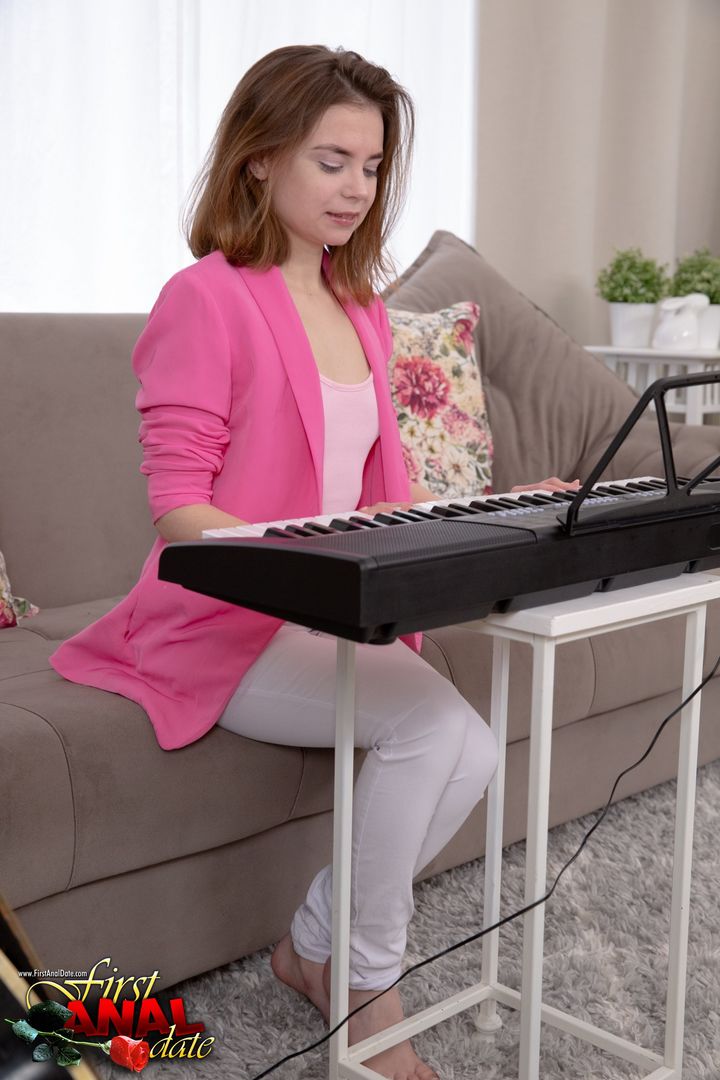 MUSIC LESSON ANAL WITH TUTOR