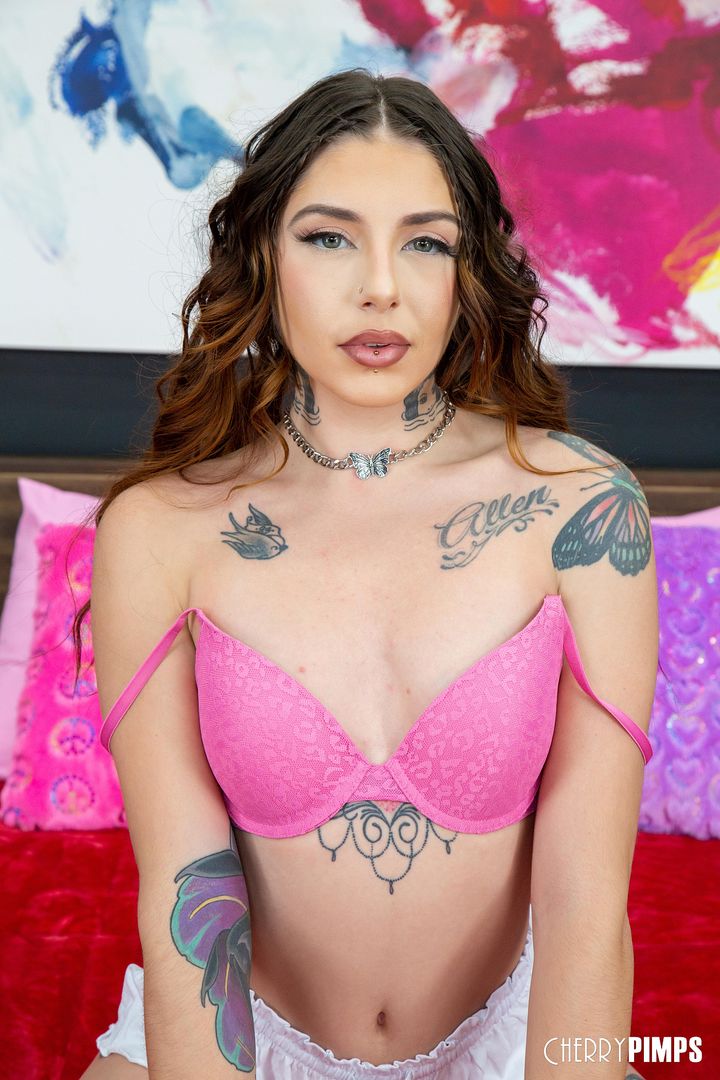 Brenna McKenna Just Wants To Masturbate And Make You Cum LIVE