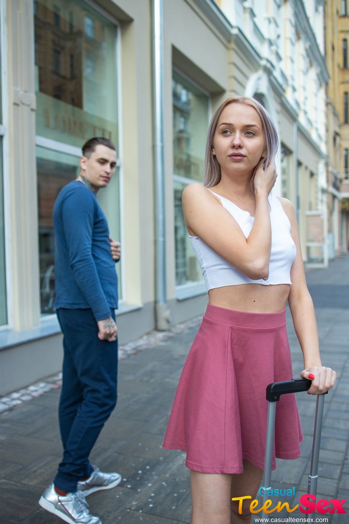 CASUAL TEEN FUCK IN A BIG CITY