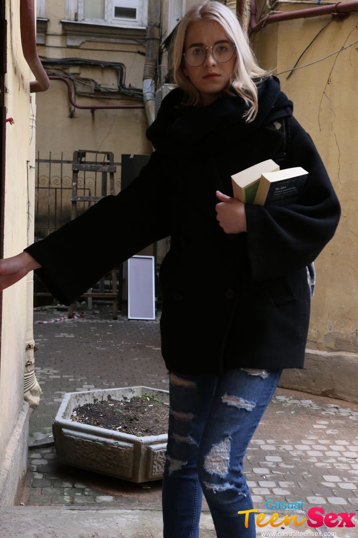GIRLFRIEND FUCKED NEXT DOOR
