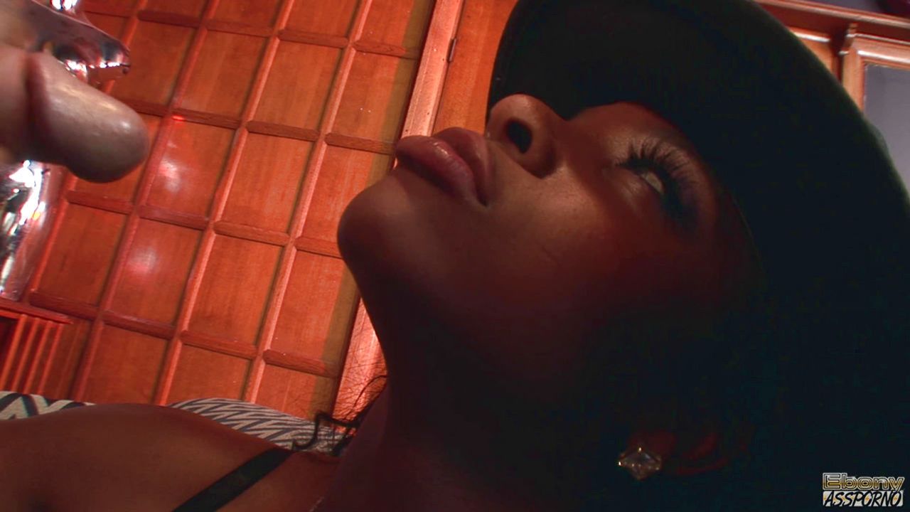 Ebony secretary loves to fuck
