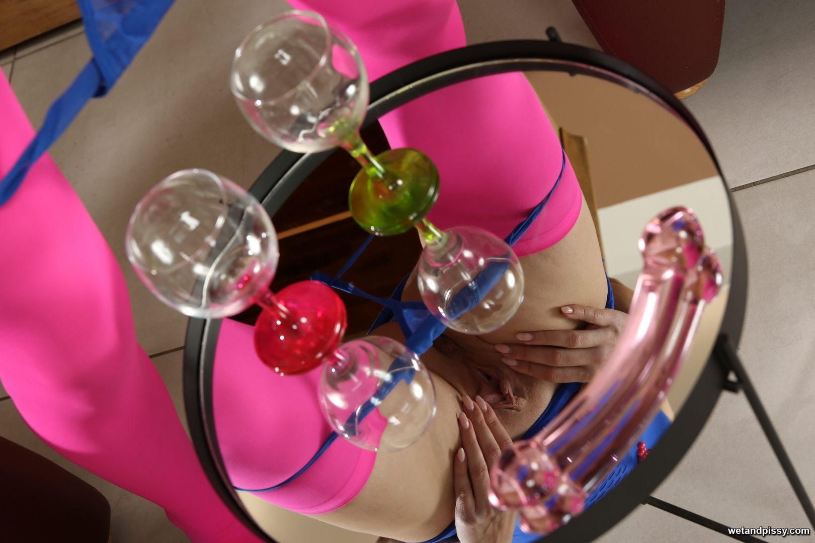 NIKKI RIDDLE — TIPPLE TIME
