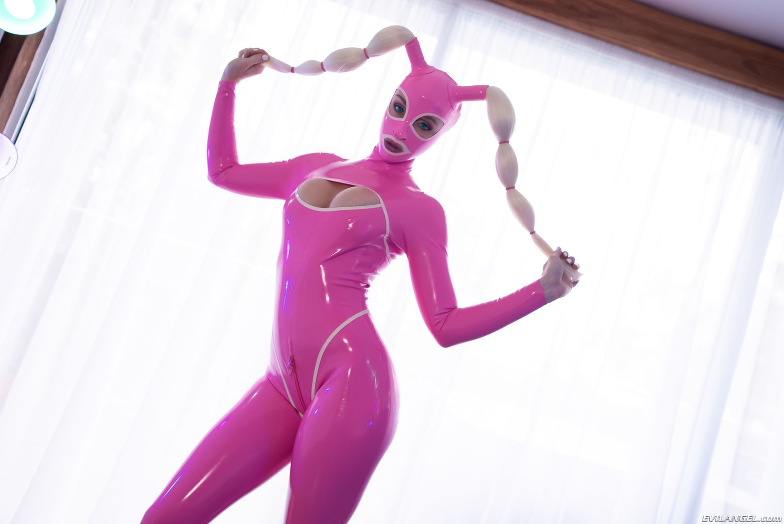 Tasty Latex, Anal Treats & Fuck Machine