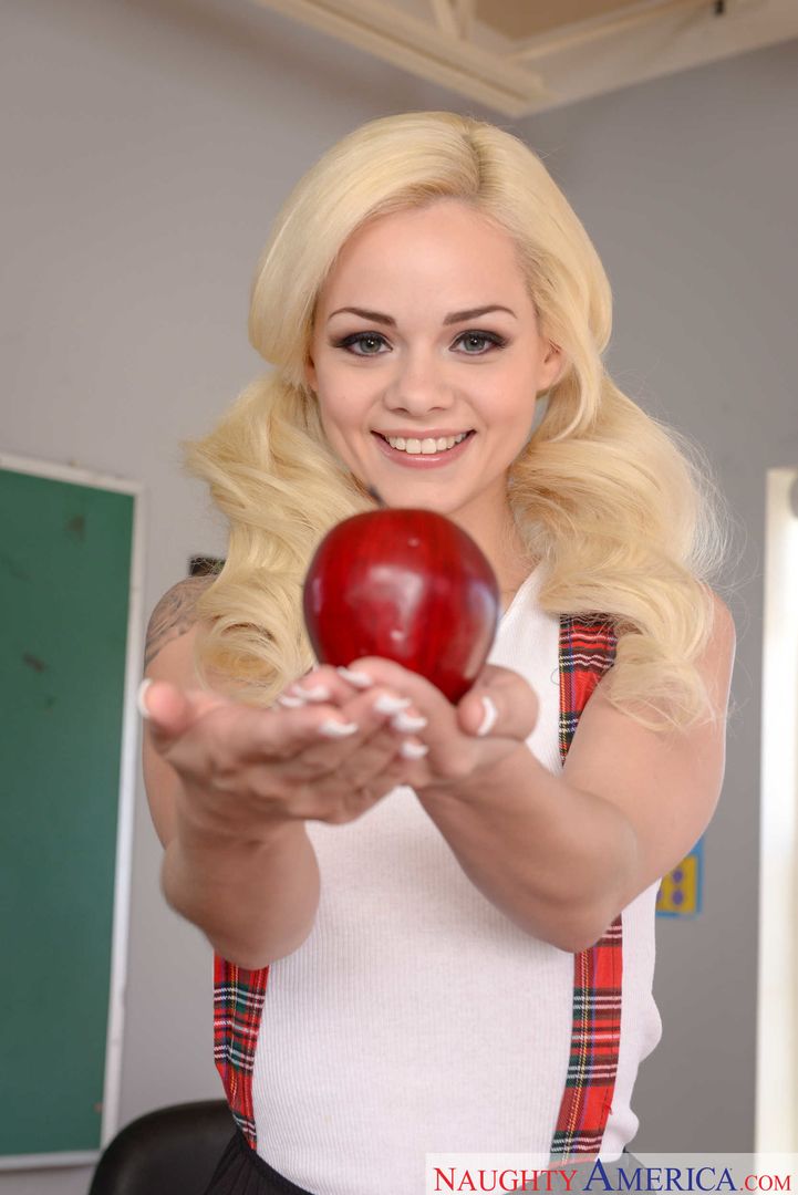 Elsa Jean fucking in the classroom with her bubble butt