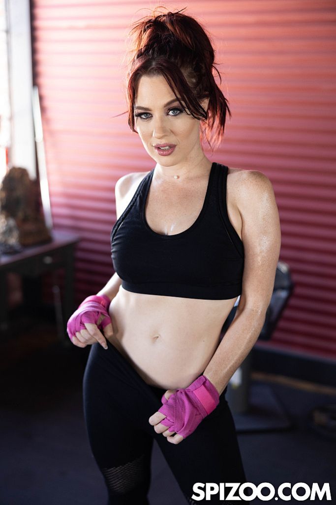 Jessica Ryan Fucks Her Trainer After Intense Workout