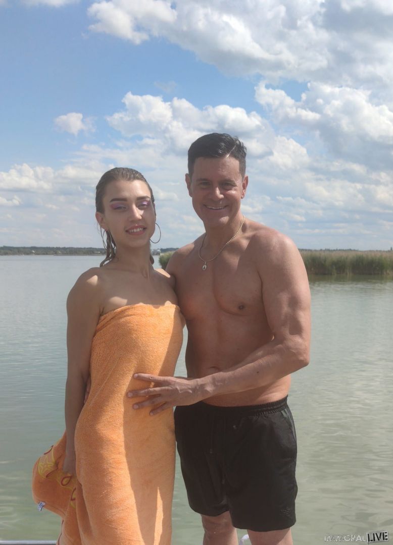 Super Fans Model Has Her Way With Perverts Daddy Dan & His Stepson
