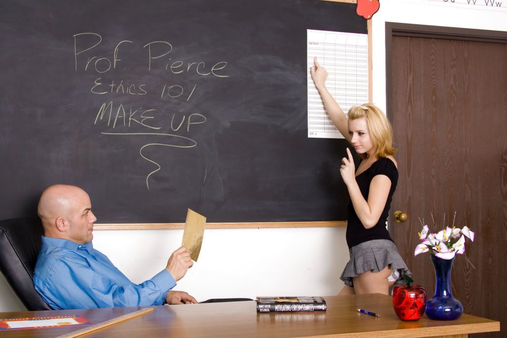 Lexi Belle Gets It On With Her Well Hung Teacher