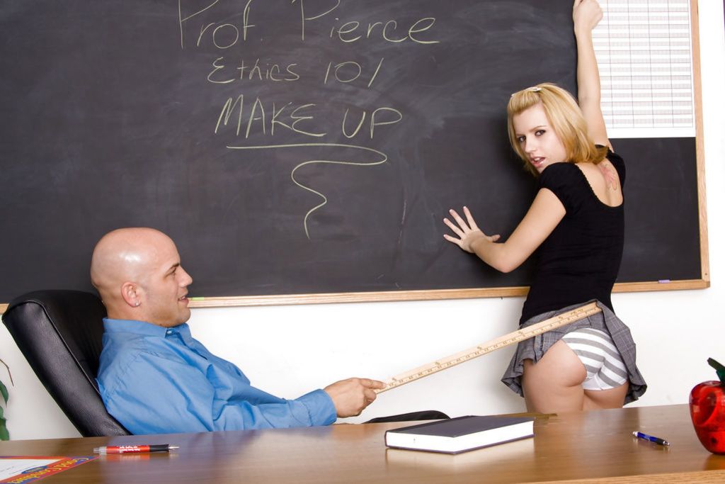 Lexi Belle Gets It On With Her Well Hung Teacher