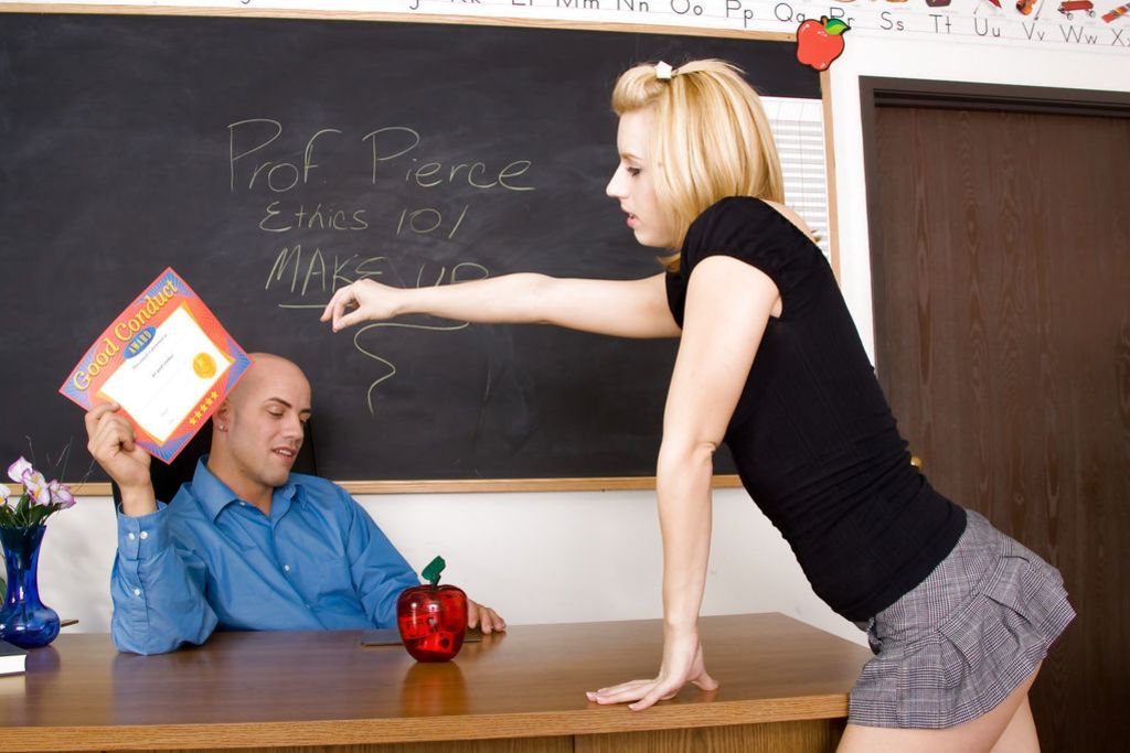 Lexi Belle Gets It On With Her Well Hung Teacher