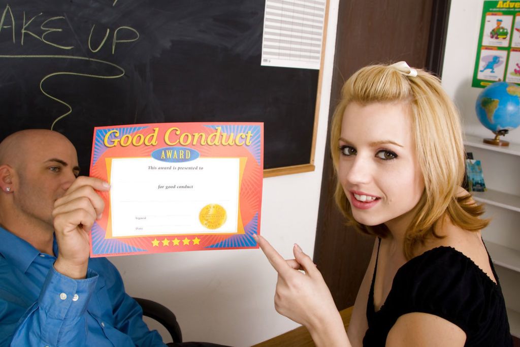 Lexi Belle Gets It On With Her Well Hung Teacher