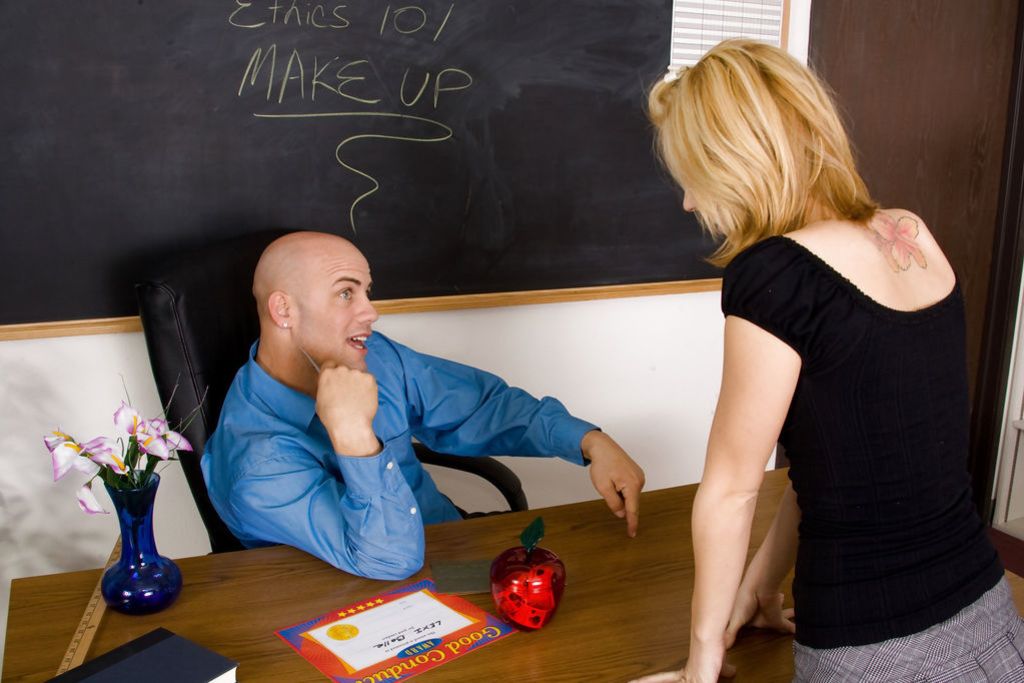 Lexi Belle Gets It On With Her Well Hung Teacher