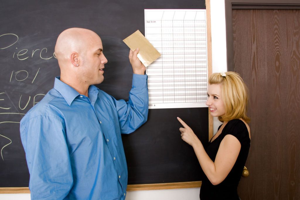 Lexi Belle Gets It On With Her Well Hung Teacher