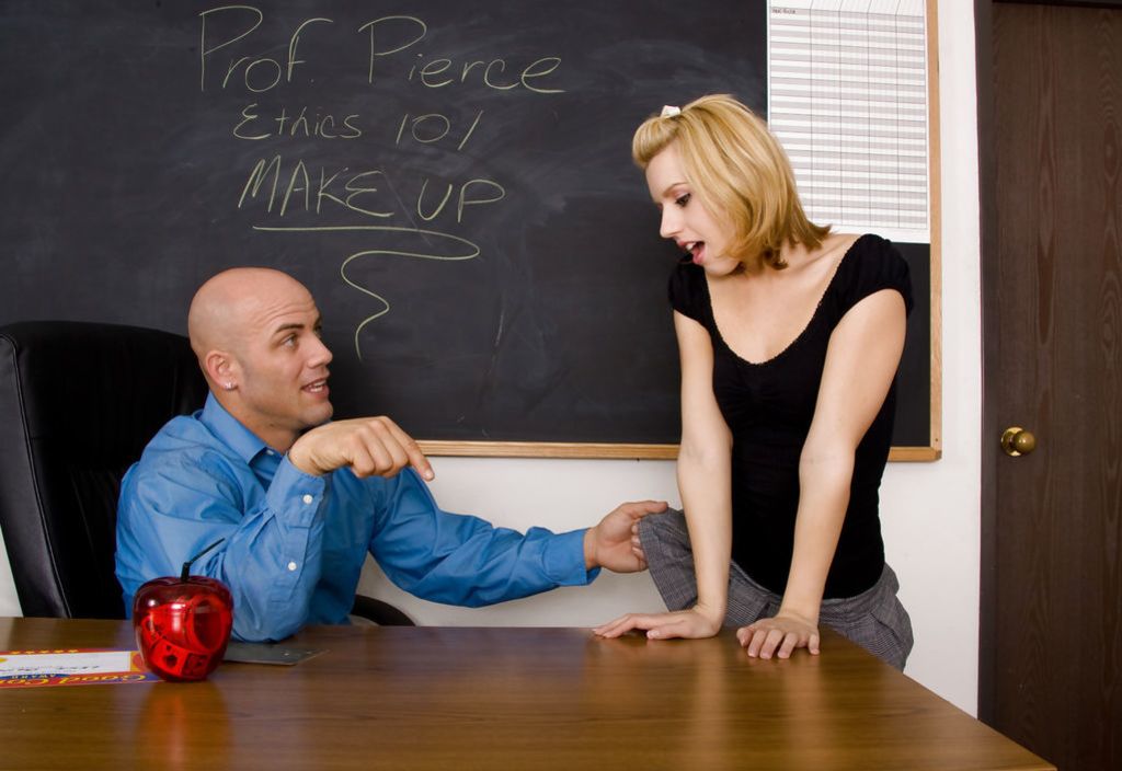 Lexi Belle Gets It On With Her Well Hung Teacher